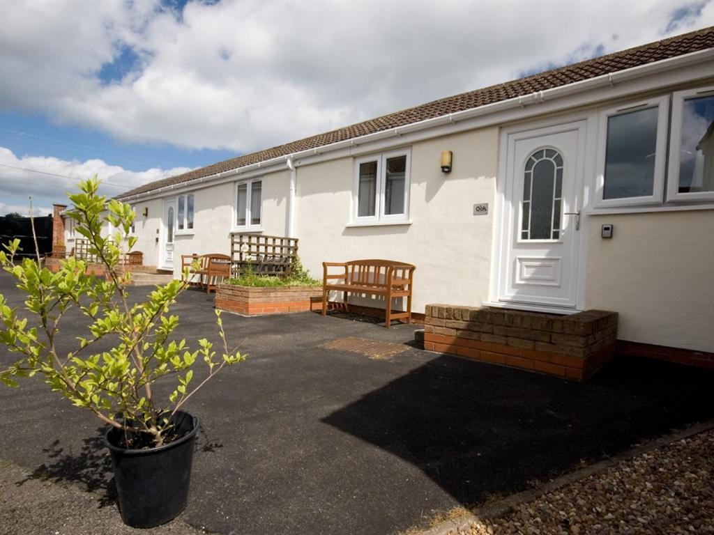 Treetops Cottages & Spa Grimsby Exterior photo