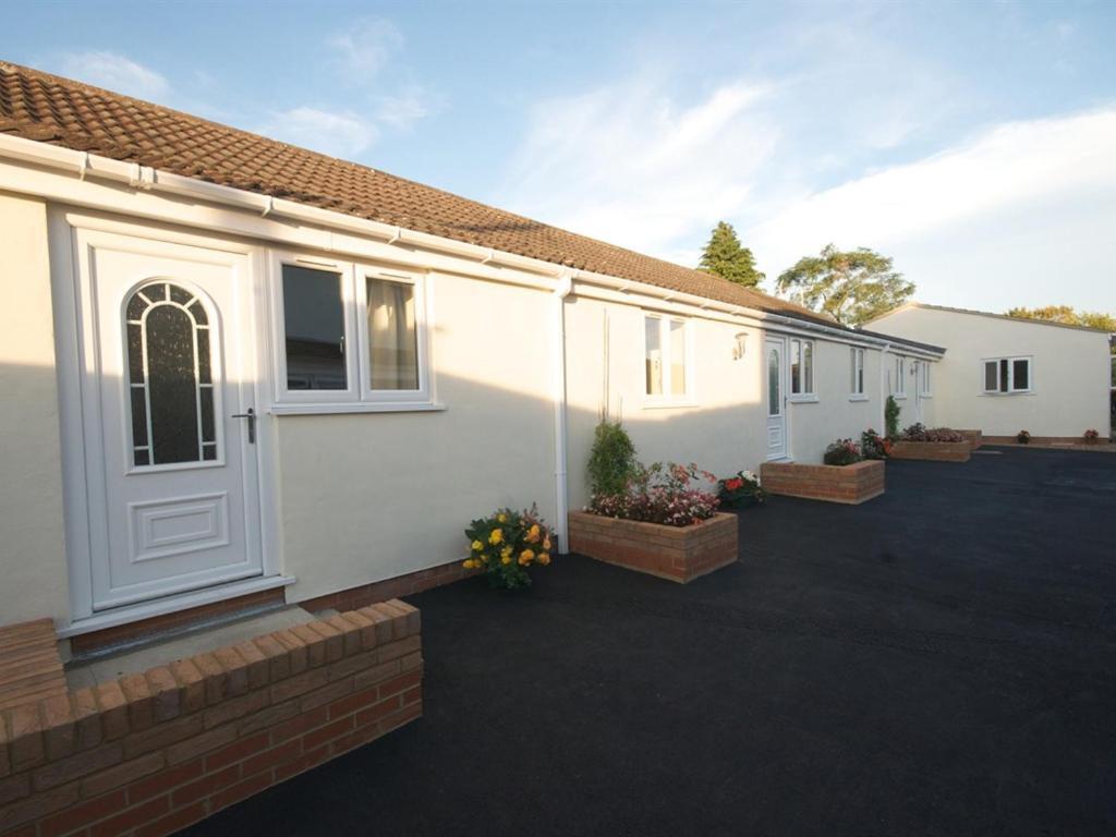 Treetops Cottages & Spa Grimsby Exterior photo