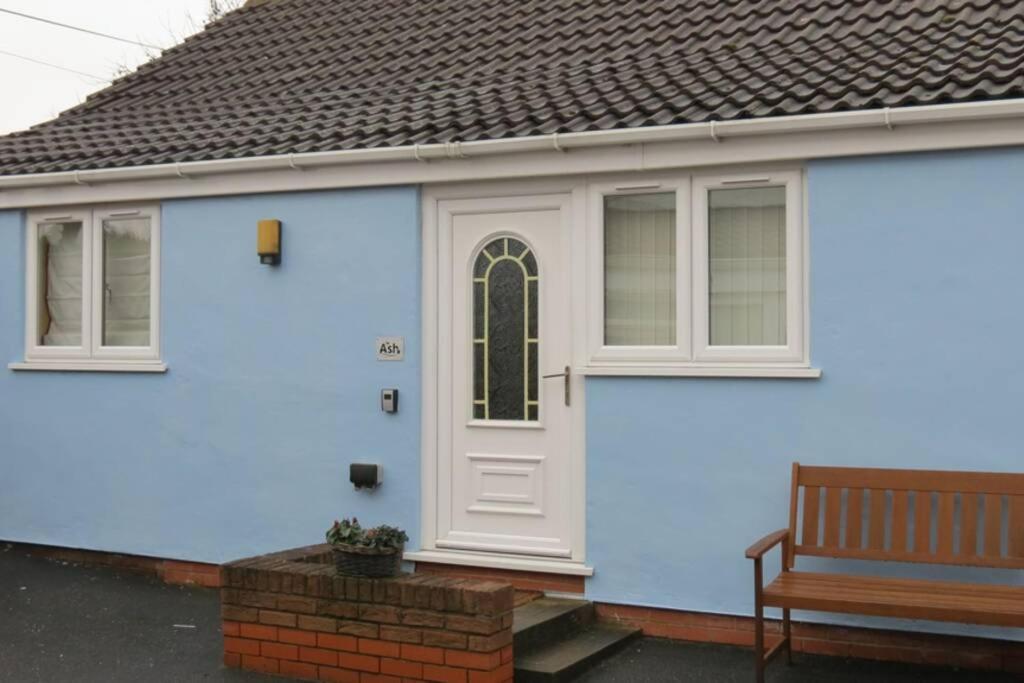 Treetops Cottages & Spa Grimsby Exterior photo